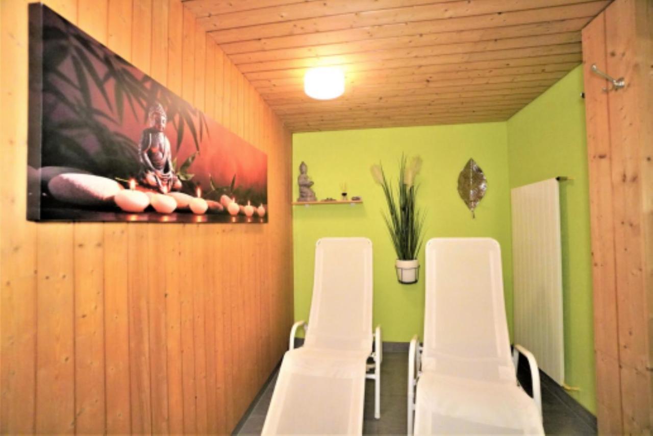 Lovely 1-Bedroom Vacation Studio Apartment With Pool And Sauna Laax Kültér fotó